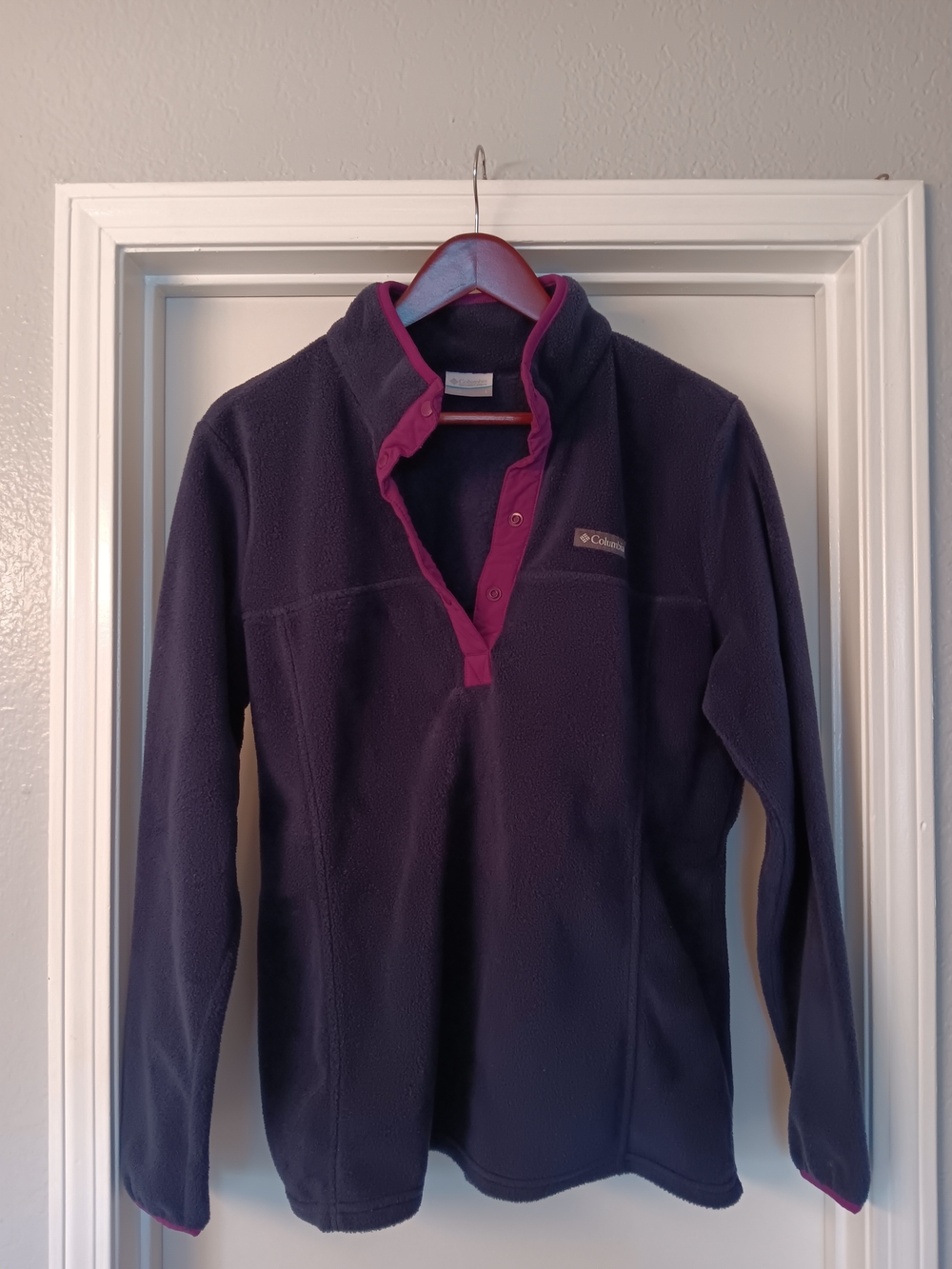 Cozy Columbia Fleece Pullover in Navy Blue with Purple Trim